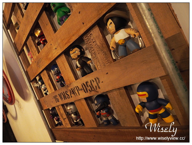 【食記】台北中山。捷運松江南京站：TankQ Café & Bar＠美式工業風裝潢、手提箱餐點 & 動漫卡通公仔