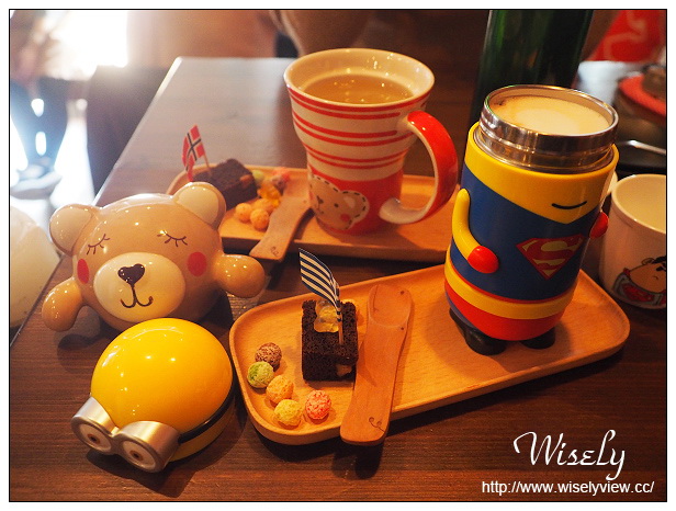 【食記】台北中山。捷運松江南京站：TankQ Café & Bar＠美式工業風裝潢、手提箱餐點 & 動漫卡通公仔