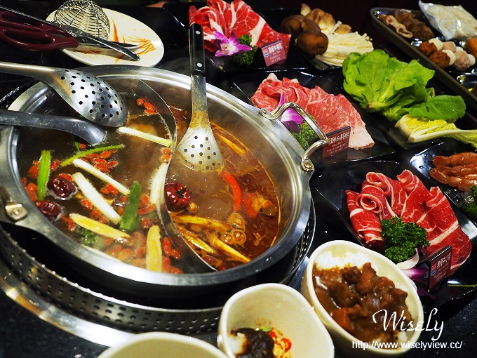 【食記】台北萬華。捷運西門站：馬辣頂級麻辣鴛鴦火鍋(吃到飽)＠川麻辣 花雕雞，M9 和牛、天使紅蝦＆特色甜點好料