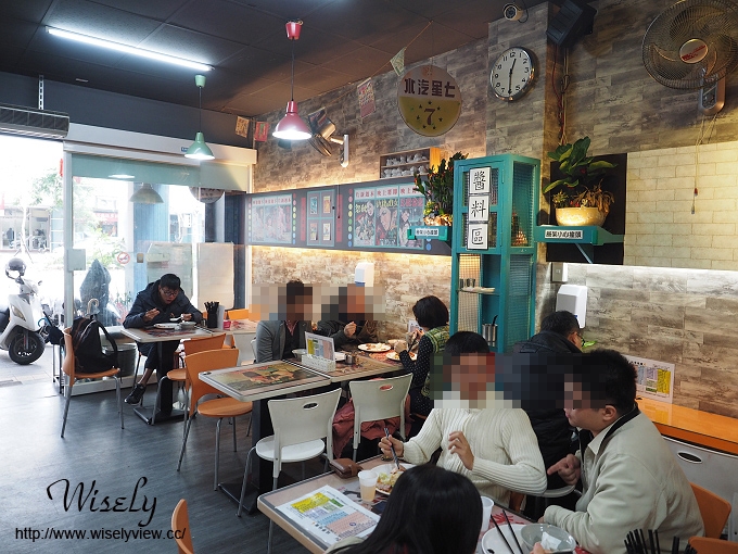 【食記】台北大安。捷運科技大樓站：瑞榮燒臘(鴨腿叉燒飯)＠近台大後門&戲院海報裝潢