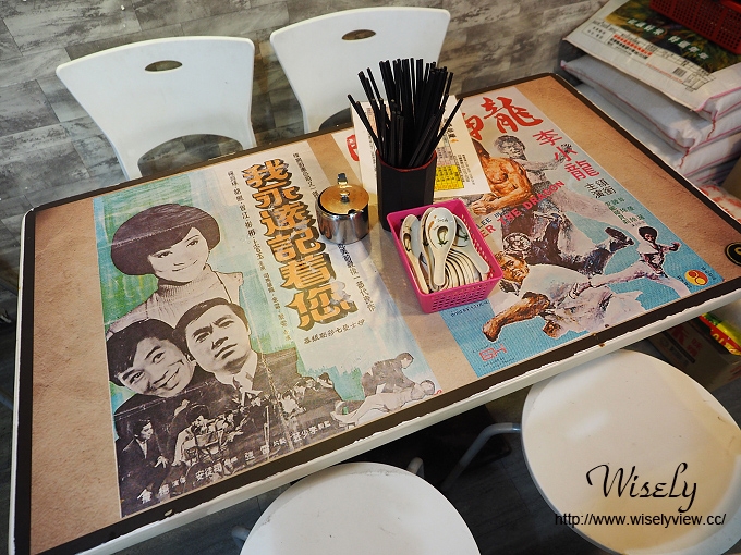 【食記】台北大安。捷運科技大樓站：瑞榮燒臘(鴨腿叉燒飯)＠近台大後門&戲院海報裝潢