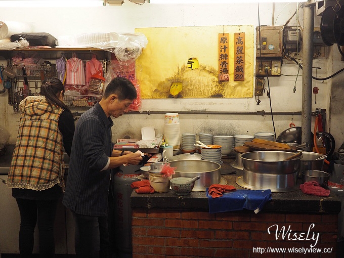 【食記】台北大同。捷運大橋頭站：延三夜市美食＠高麗菜飯&原汁排骨湯～懷舊灶頂小吃