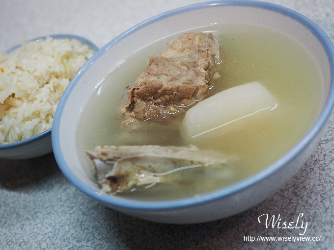 【食記】台北大同。捷運大橋頭站：延三夜市美食＠高麗菜飯&原汁排骨湯～懷舊灶頂小吃