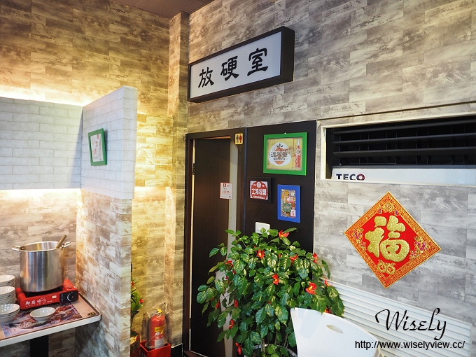 【食記】台北大安。捷運科技大樓站：瑞榮燒臘(鴨腿叉燒飯)＠近台大後門&戲院海報裝潢