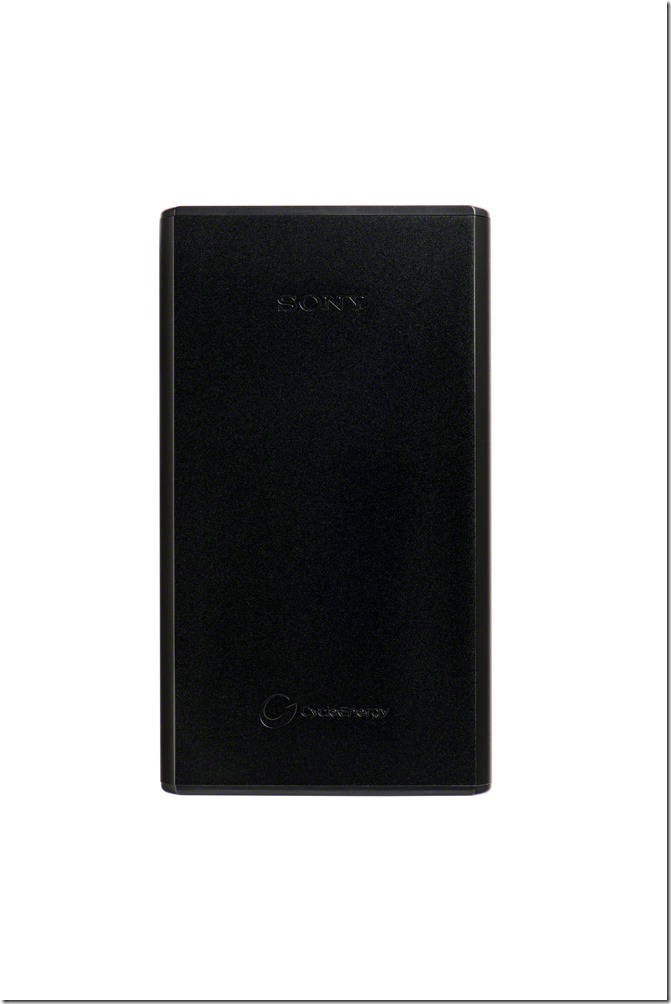 圖2)CP-S15延續S系列行動電源一貫的鋁合金材質，推出銀、黑兩個顏色，以細膩的質感設計，讓3C配件也成為日常搭配吸睛的風格展現！(圖為黑色版)