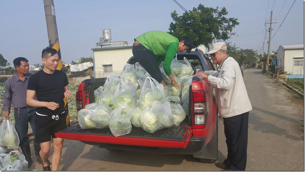 亞太電信義助農民，收購盛產農產品，不定期舉辦小農綠色市集