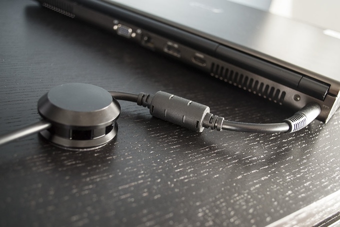 Easily holds thick 0.25" cables!