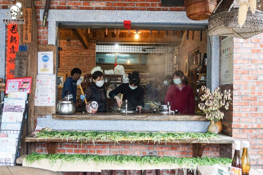 1455156569-4095576424