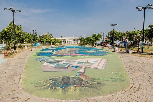 23761923109_08d84ae9a5_z