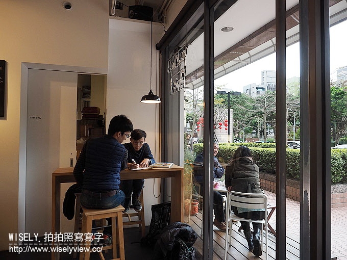 【食記】台北中山。捷運松江南京站：Fika Fika Café＠伊通街裡冠軍光環的北歐風咖啡館