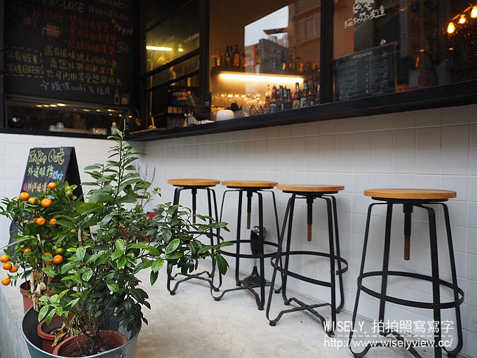 【食記】台北大安。捷運六張犁站：通化街夜市美食＠Take Out Burger & Café～美式漢堡