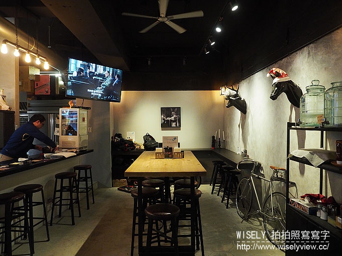 【食記】台北大安。捷運六張犁站：通化街夜市美食＠Take Out Burger & Café～美式漢堡