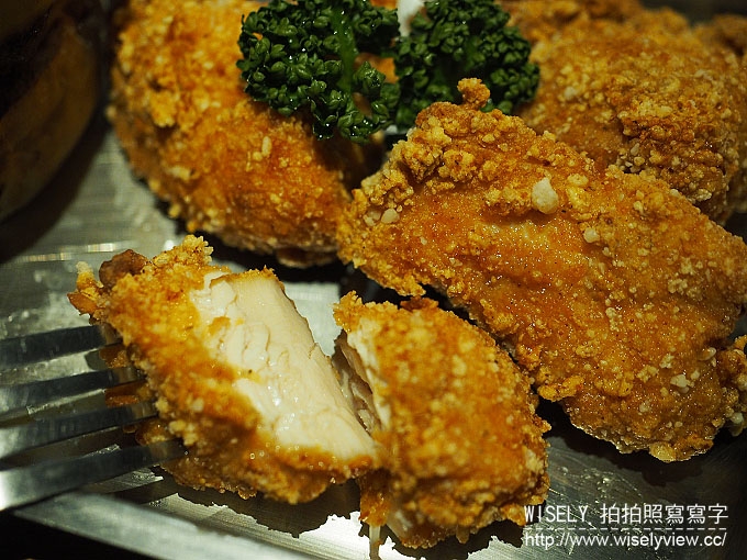 【食記】台北大安。捷運六張犁站：通化街夜市美食＠Take Out Burger & Café～美式漢堡