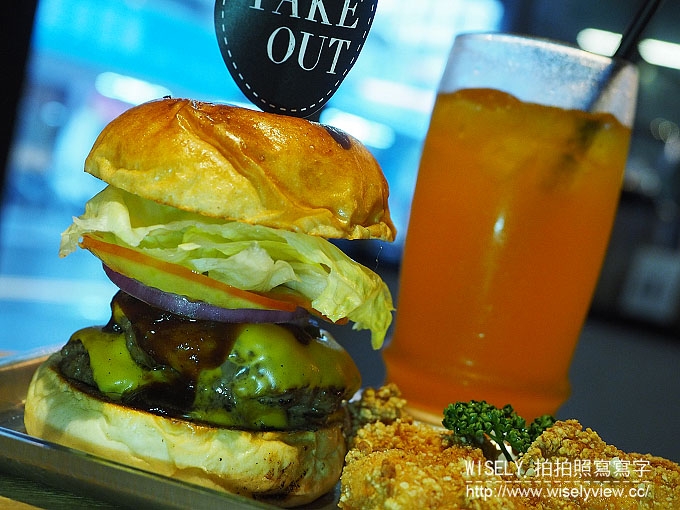 【食記】台北大安。捷運六張犁站：通化街夜市美食＠Take Out Burger & Café～美式漢堡