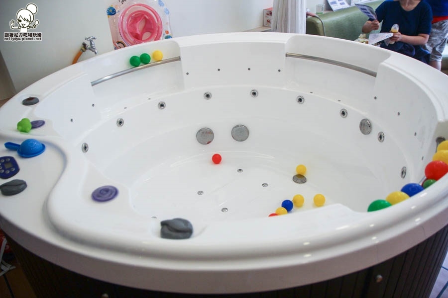 媽寶兒親水育樂會館 嬰兒游泳.jpg