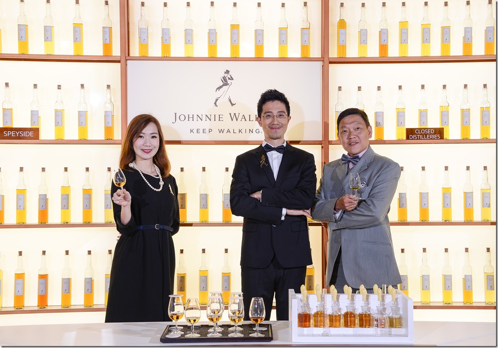 4_JOHNNIE WALKER 調和實驗室開幕_帝亞吉歐資深行銷協理楊雅婷(左)_莊東杰指揮(中) _帝亞吉歐資深品牌推廣大使黃毓禮(右)