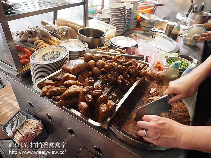 【食記】台北松山。捷運南京三民站：民生社區美食＠嘉義香菇肉羹專賣店～魯肉飯、黑白切