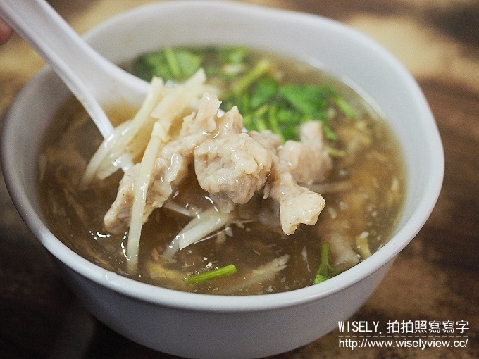 【食記】台北松山。捷運南京三民站：民生社區美食＠嘉義香菇肉羹專賣店～魯肉飯、黑白切