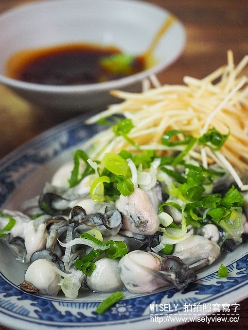 【食記】台北松山。捷運南京三民站：民生社區美食＠嘉義香菇肉羹專賣店～魯肉飯、黑白切