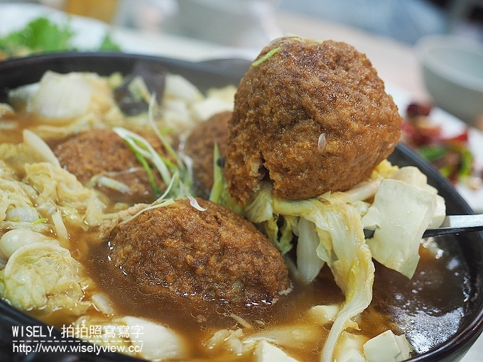 【食記】台北萬華。捷運西門站：美味小館(西門町)＠遠近馳名的獅子頭砂鍋跟棒球一樣大