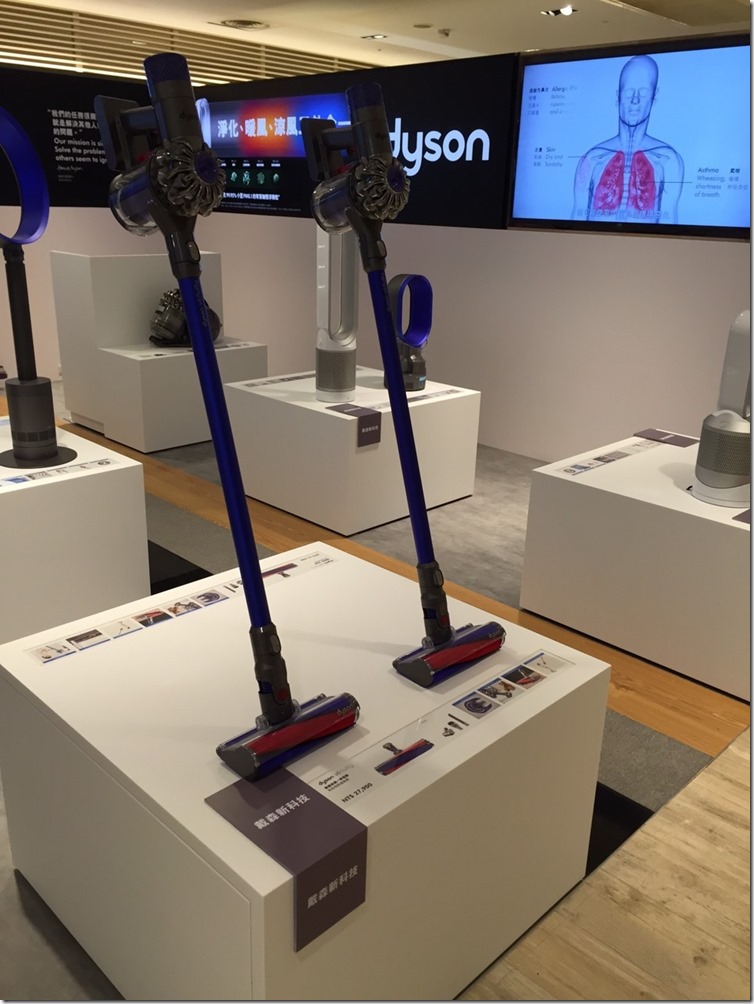 走進dyson全台首間旗艦店，如同走進「dyson科學館」，每個產品都以解決生活問題出發。