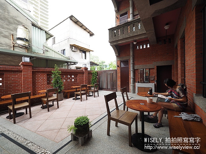 【遊記】台北市。萬華區：Starbucks 星巴克咖啡「艋舺門市」＠捷運龍山寺站附近的林家古宅