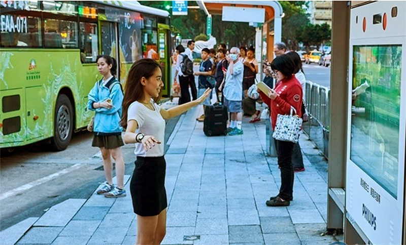 飛利浦互動公車亭_HohoAD（業者提供）