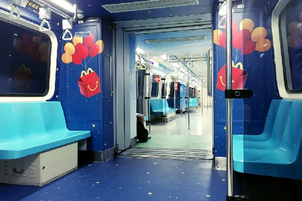 麥當勞愛的報報-捷運廣告創意包廂