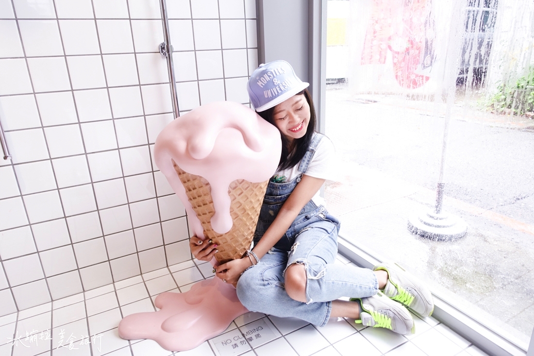 台中拍照景點,冰淇淋拍照景點,台中冰淇淋泳池,台中冰淇淋餐廳,台中聚會餐廳,台中下午茶,台中一日遊,台中好吃,台中好玩,台中景點,i'mtalato