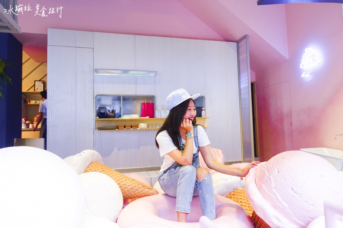 台中拍照景點,冰淇淋拍照景點,台中冰淇淋泳池,台中冰淇淋餐廳,台中聚會餐廳,台中下午茶,台中一日遊,台中好吃,台中好玩,台中景點,i'mtalato