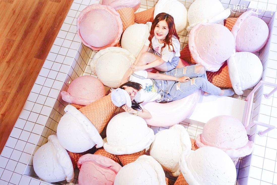 台中拍照景點,冰淇淋拍照景點,台中冰淇淋泳池,台中冰淇淋餐廳,台中聚會餐廳,台中下午茶,台中一日遊,台中好吃,台中好玩,台中景點,i'mtalato