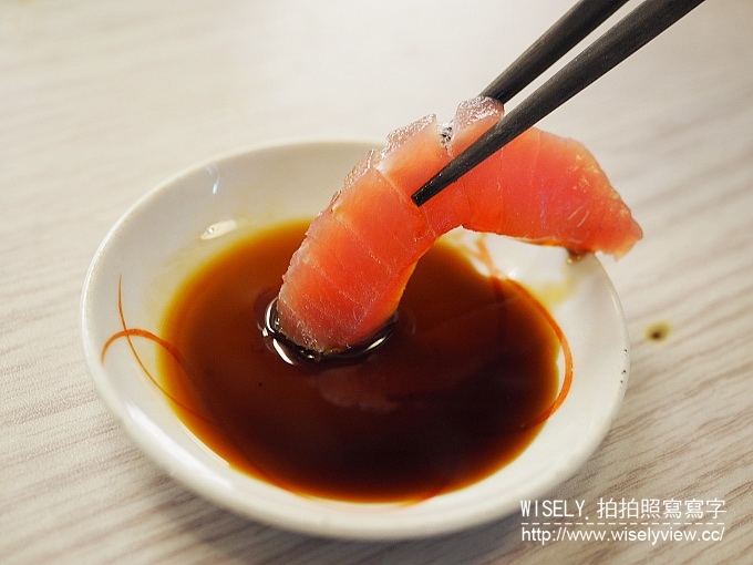 《台北中正區／捷運淡水信義線／東門站美食》魚バカ壽司屋＠位於東門市場裡的一坪立食壽司