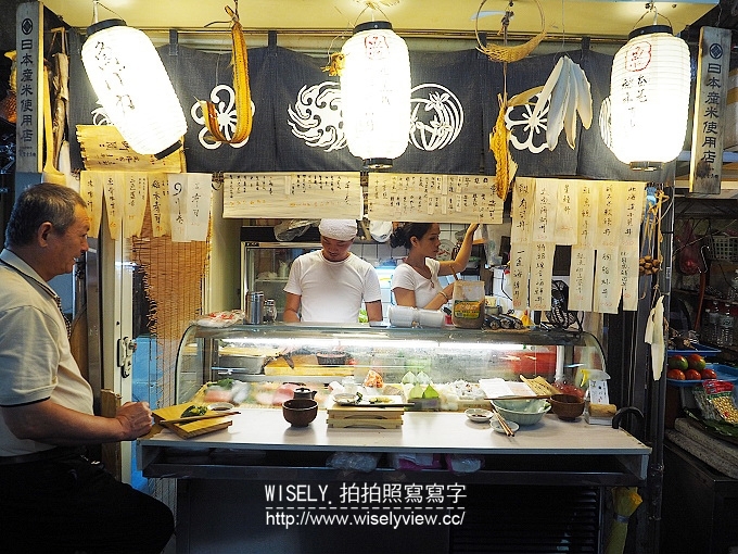 《台北中正區／捷運淡水信義線／東門站美食》魚バカ壽司屋＠位於東門市場裡的一坪立食壽司
