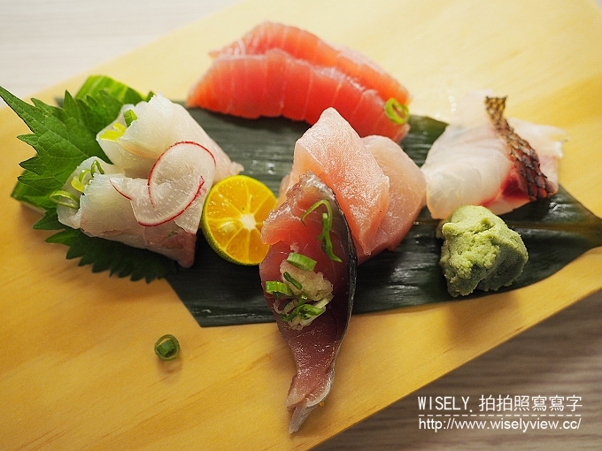 《台北中正區／捷運淡水信義線／東門站美食》魚バカ壽司屋＠位於東門市場裡的一坪立食壽司