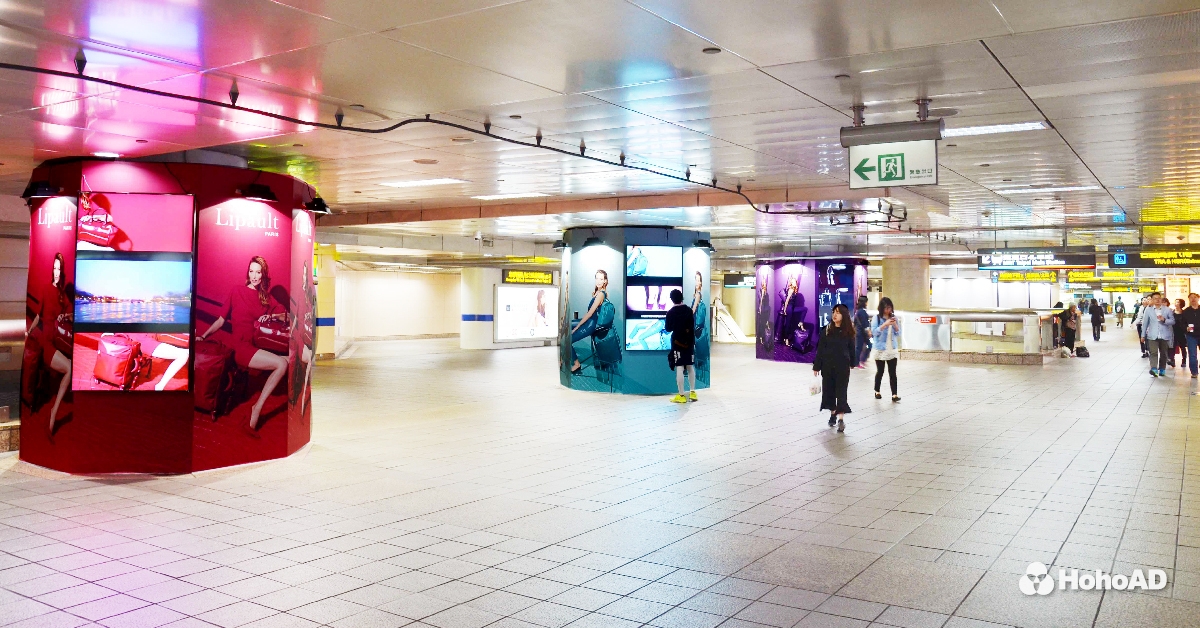 Lipault在台北車站的創意廣告,吸引不少時尚迷的目光。|合和國際 HohoAD