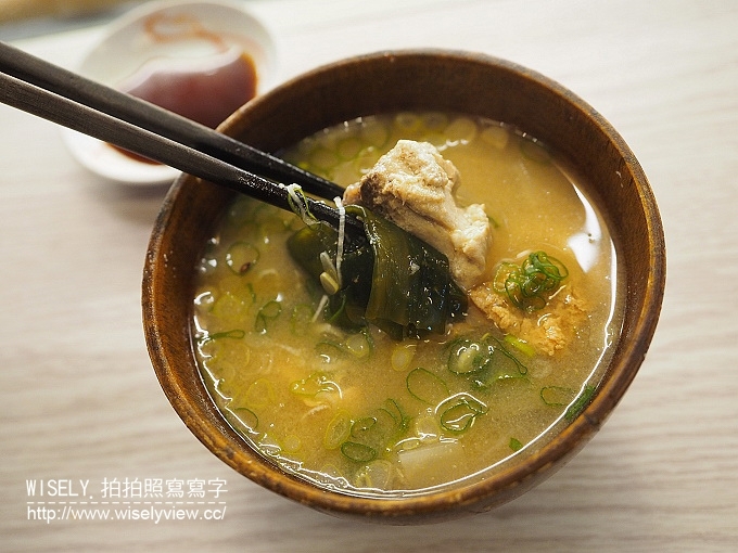 《台北中正區／捷運淡水信義線／東門站美食》魚バカ壽司屋＠位於東門市場裡的一坪立食壽司