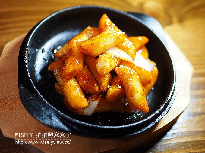 《台北大安區。捷運板南線。忠孝復興站美食》吐司工寓Tosicon(形象店)：特色重工業裝潢&限定韓風料理～全天候無休皆可用餐