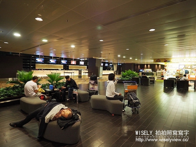 《新加坡樟宜機場第一航廈：轉機體驗與方便設施》搭乘廉航捷星航空JETSTAR輕鬆玩峇里島