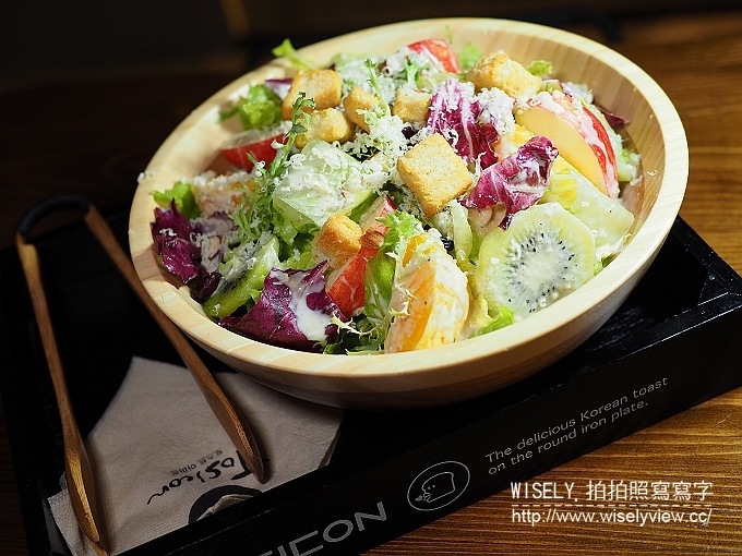 《台北大安區。捷運板南線。忠孝復興站美食》吐司工寓Tosicon(形象店)：特色重工業裝潢&限定韓風料理～全天候無休皆可用餐