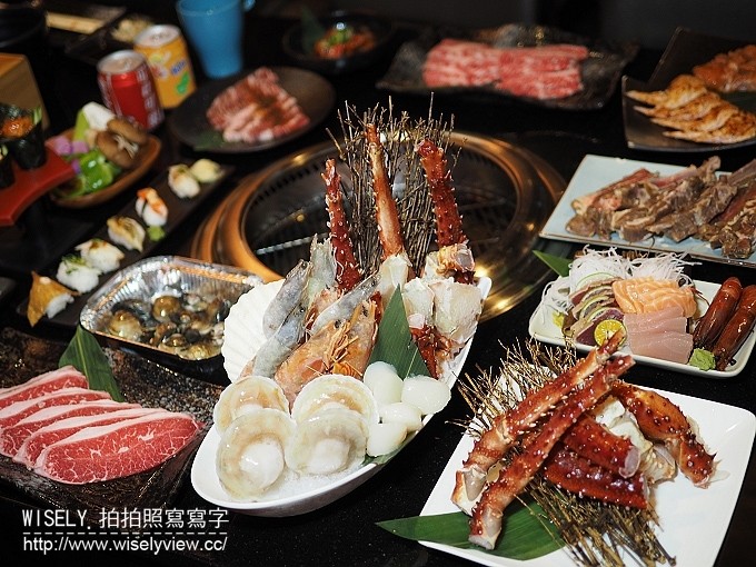 《台北市松山區。捷運板南線。忠孝敦化站美食》熊老大日式炭燒＠東區市民大道吃到飽，帝王蟹／黑毛牛／松阪豬／羊小排／壽司／刺身
