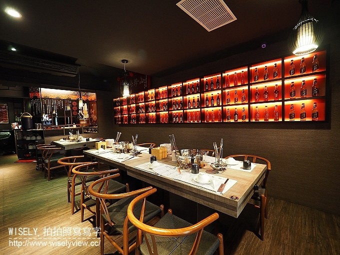 《台北市松山區。捷運松山新店線。台北小巨蛋站美食》古錐師-郭主義四川頂級麻辣火鍋＠紅鍋香麻白鍋溫潤、和牛黑豚好肉加持，還有美味好料與特製沾醬