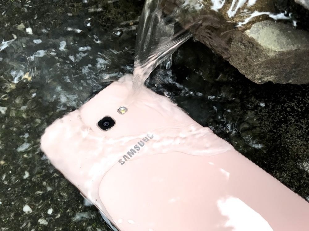 中階機種也能防塵防水 Samsung Galaxy A7 / A5 2017 最符合年輕人的熱血手機