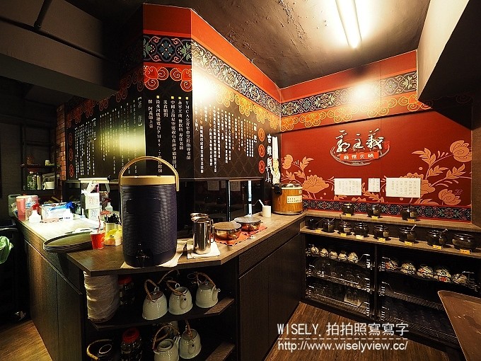 《台北市松山區。捷運松山新店線。台北小巨蛋站美食》古錐師-郭主義四川頂級麻辣火鍋＠紅鍋香麻白鍋溫潤、和牛黑豚好肉加持，還有美味好料與特製沾醬