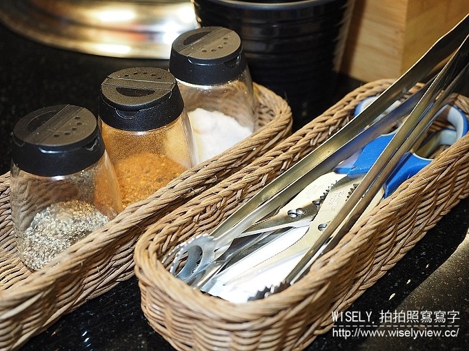 《台北市松山區。捷運板南線。忠孝敦化站美食》熊老大日式炭燒＠東區市民大道吃到飽，帝王蟹／黑毛牛／松阪豬／羊小排／壽司／刺身