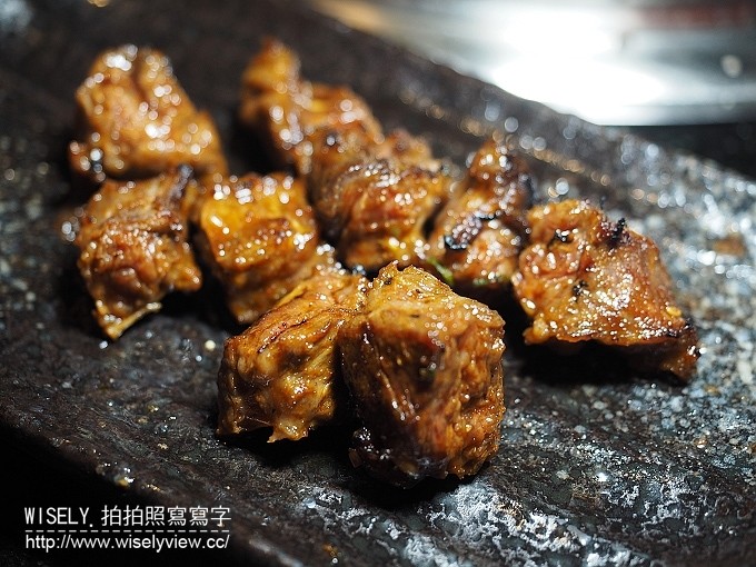 《台北市松山區。捷運板南線。忠孝敦化站美食》熊老大日式炭燒＠東區市民大道吃到飽，帝王蟹／黑毛牛／松阪豬／羊小排／壽司／刺身