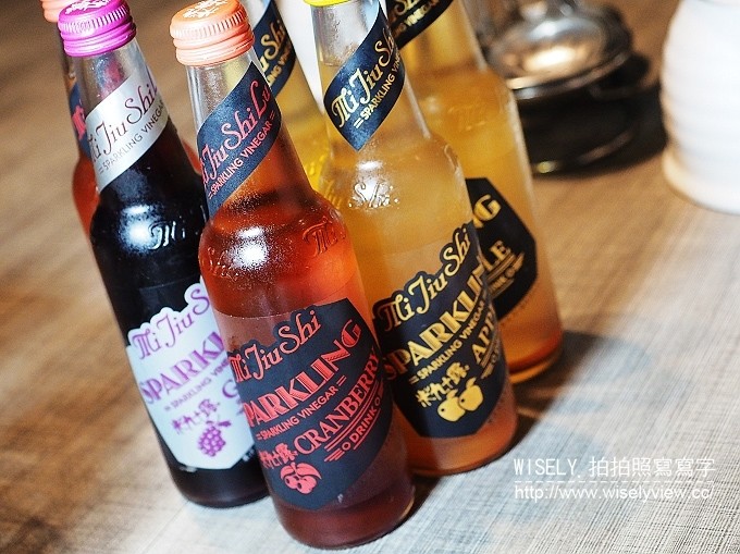 《台北市松山區。捷運松山新店線。台北小巨蛋站美食》古錐師-郭主義四川頂級麻辣火鍋＠紅鍋香麻白鍋溫潤、和牛黑豚好肉加持，還有美味好料與特製沾醬