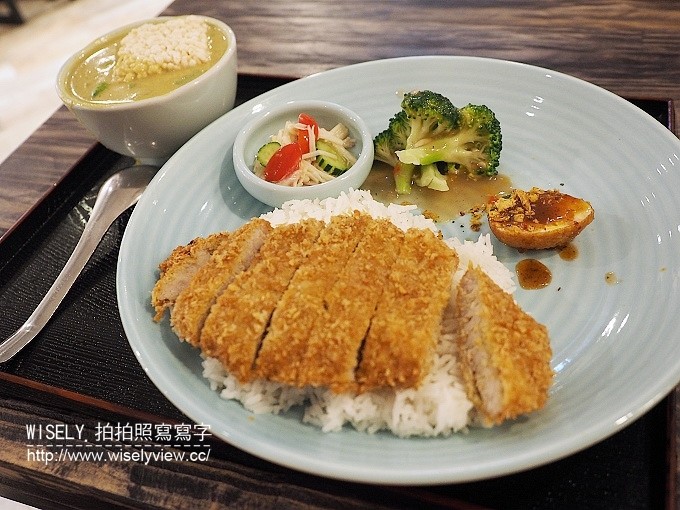 《台北市中山區。淡水信義線。捷運中山站美食》湄泰廚房～湯麵河粉優於飯食，環境佳價略高