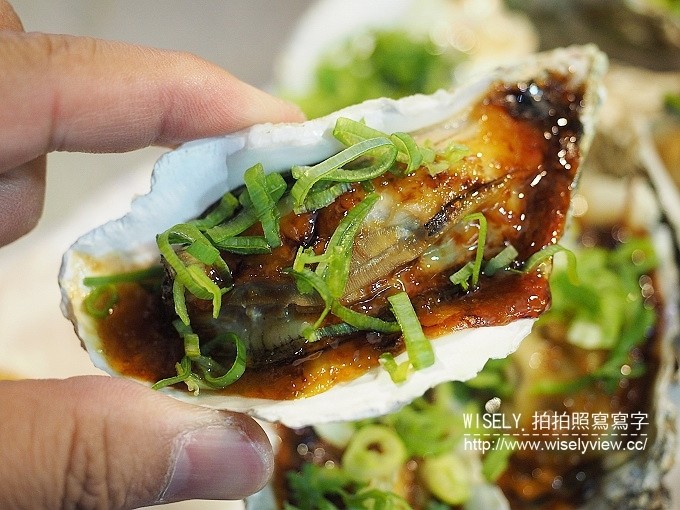 《台北市松山區。松山新店線。捷運松山站美食》饒河街夜市美食@生蠔哥(百元海鮮燒烤)、小明冰果室(雪花冰&燒麻糬)、東發號(百年油飯&肉羹&蚵仔麵線) 《台北市松山區。松山新店線。捷運松山站美食》饒河街夜市美食@生蠔哥(百元海鮮燒烤)、小明冰果室(雪花冰&燒麻糬)、東發號(百年油飯&肉羹&蚵仔麵線)