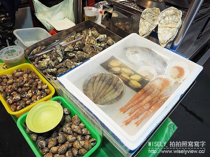 《台北市松山區。松山新店線。捷運松山站美食》饒河街夜市美食@生蠔哥(百元海鮮燒烤)、小明冰果室(雪花冰&燒麻糬)、東發號(百年油飯&肉羹&蚵仔麵線) 《台北市松山區。松山新店線。捷運松山站美食》饒河街夜市美食@生蠔哥(百元海鮮燒烤)、小明冰果室(雪花冰&燒麻糬)、東發號(百年油飯&肉羹&蚵仔麵線)