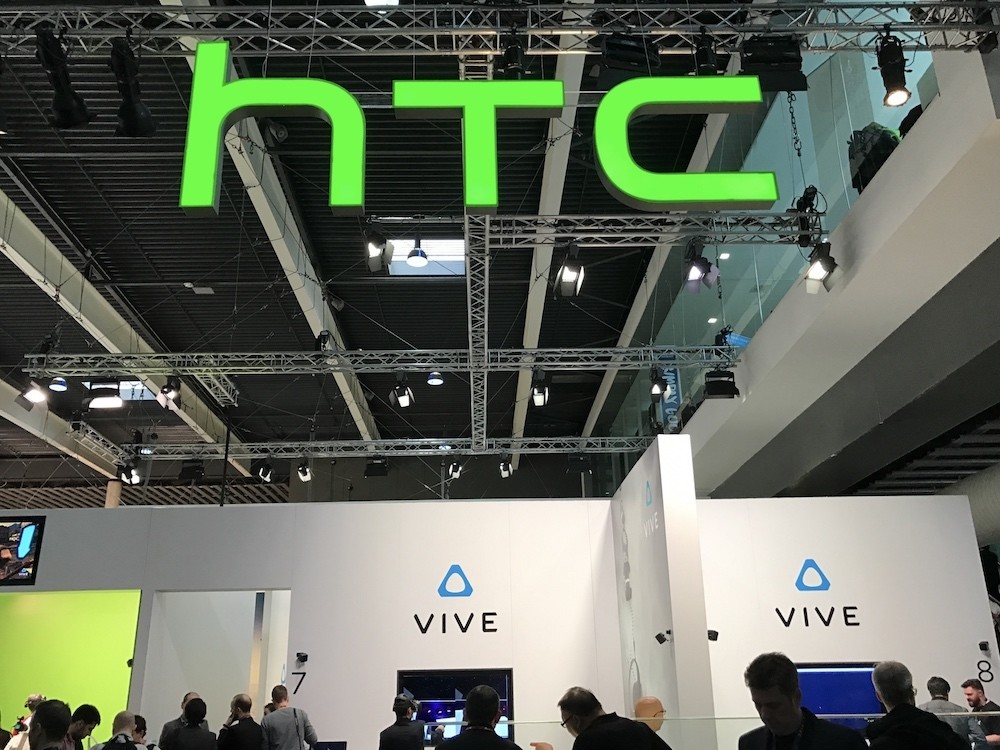HTC VIVE移動定位器與專屬頭戴耳機 將於今年6月份正式上市